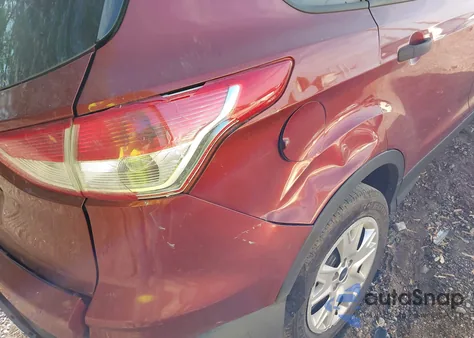 2015 Ford Escape S z USA, uszkodzony, nr VIN 1FMCU0F77FUA59467